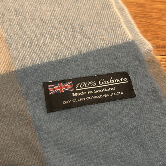 100% cashmere scarf - Picture 2 of 3